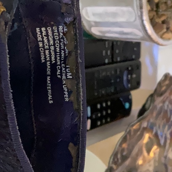 Me Too booties, Blue leather and real fur trim with back gold zipper. Size 10M - Picture 9 of 9